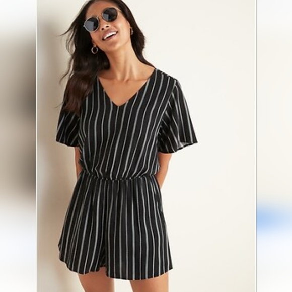 NWT Old Navy romper size M - Picture 1 of 6